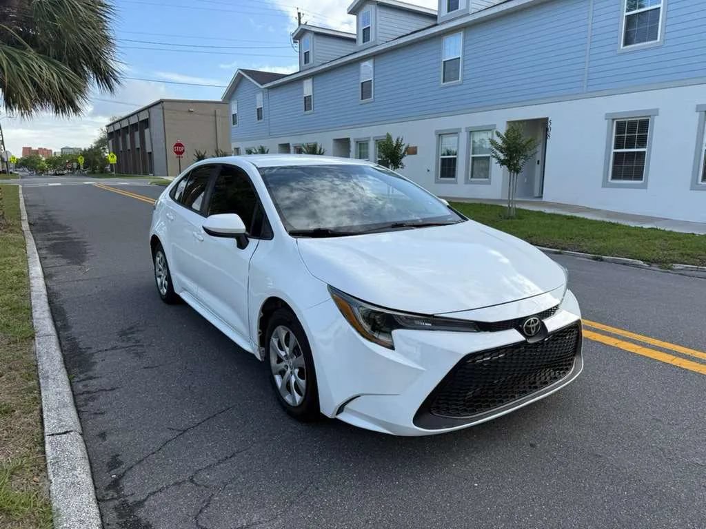 Used 2022 Toyota Corolla LE FWD image 3