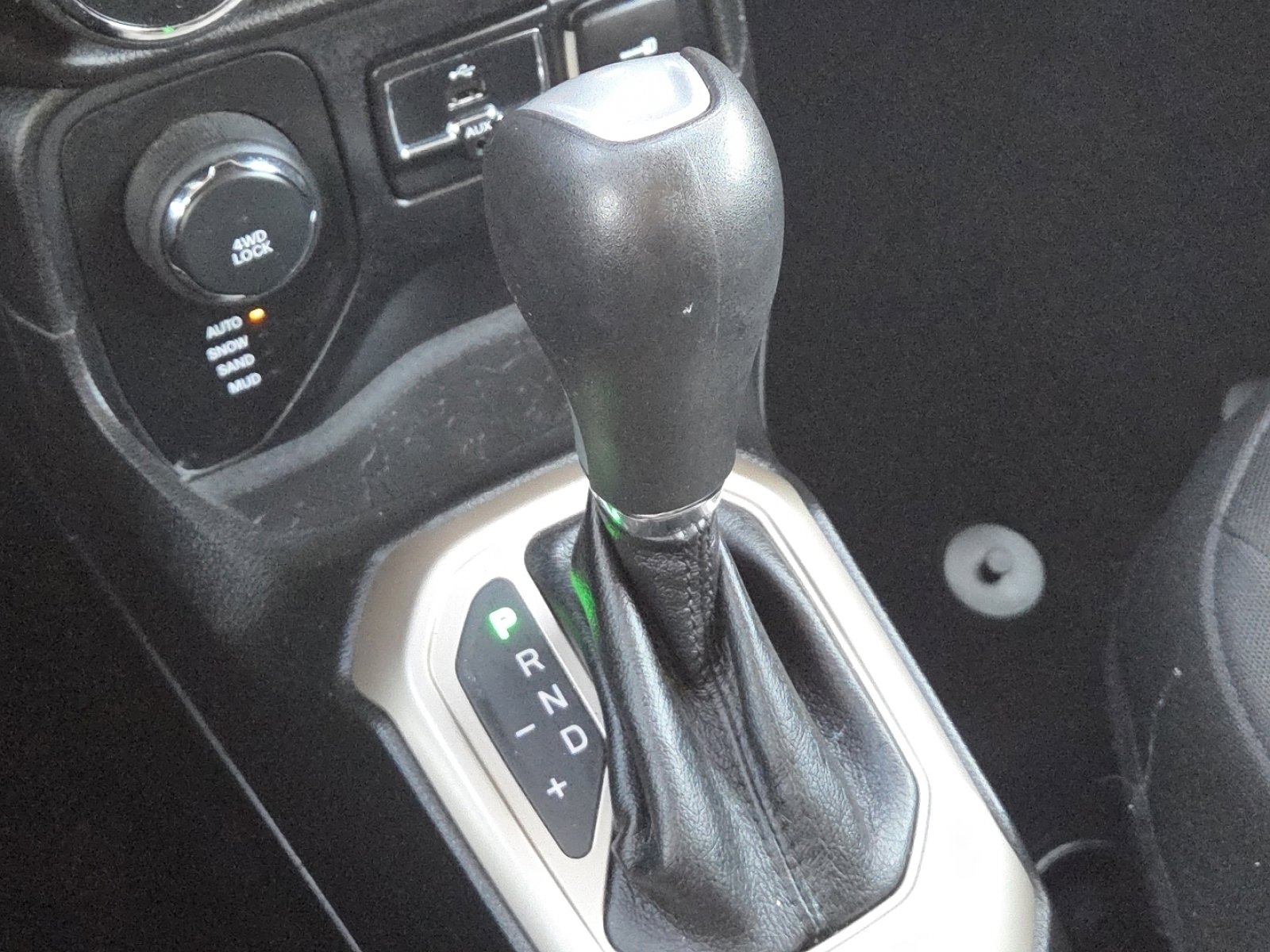 Used 2016 Jeep Renegade Latitude image 30