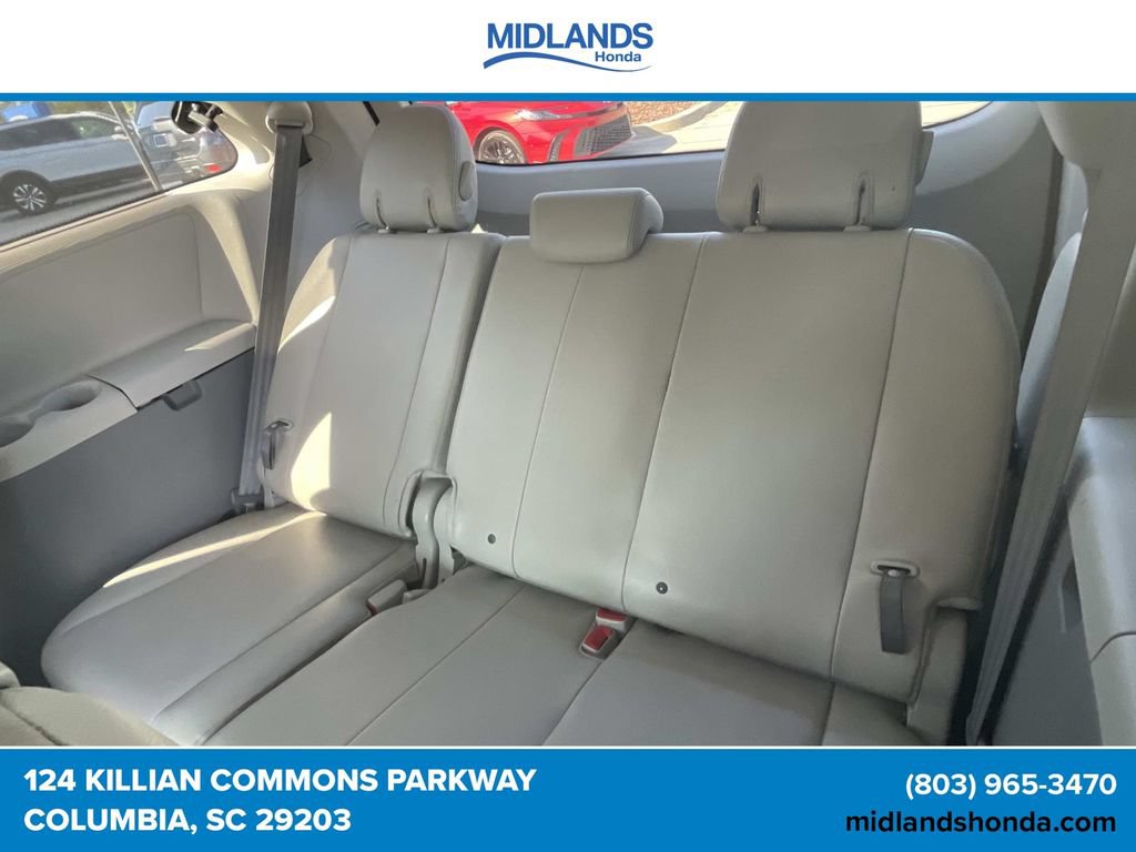 Used 2012 Toyota Sienna XLE FWD image 12