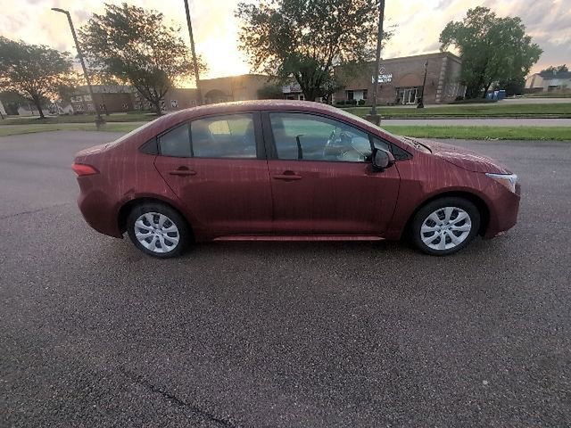 Used 2024 Toyota Corolla LE FWD image 2