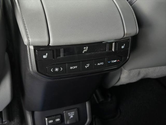 Certified 2026 Toyota Highlander Platinum AWD/4WD image 12