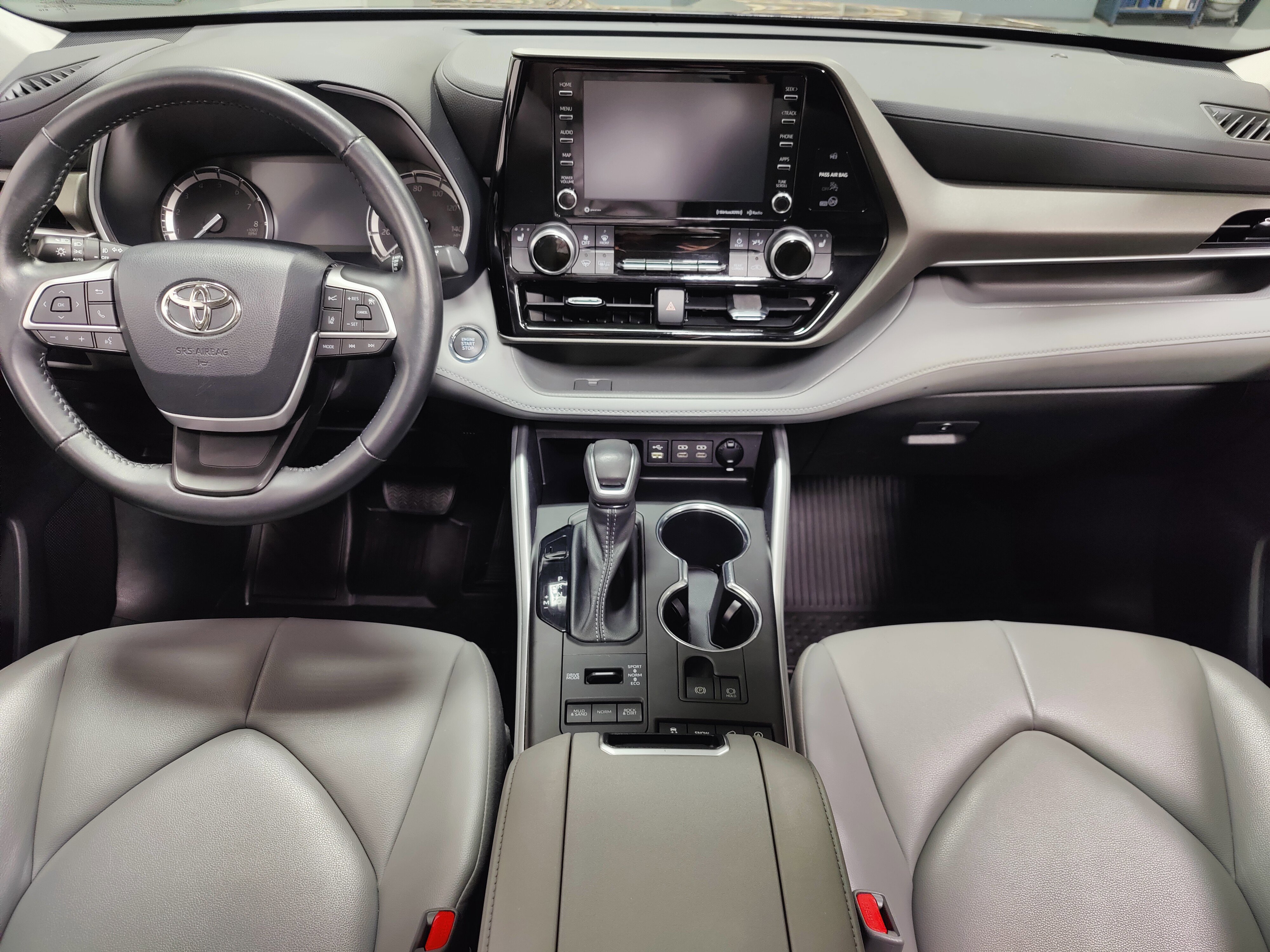 Used 2022 Toyota Highlander XLE image 22