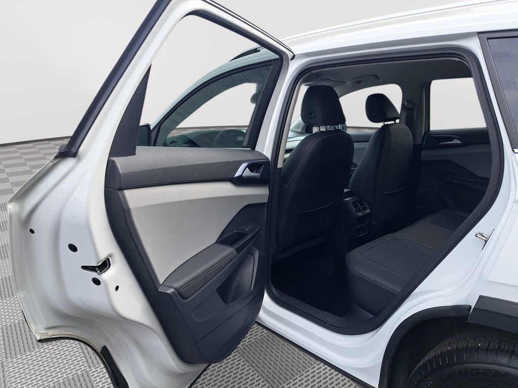 Used 2024 Volkswagen Taos SE image 13