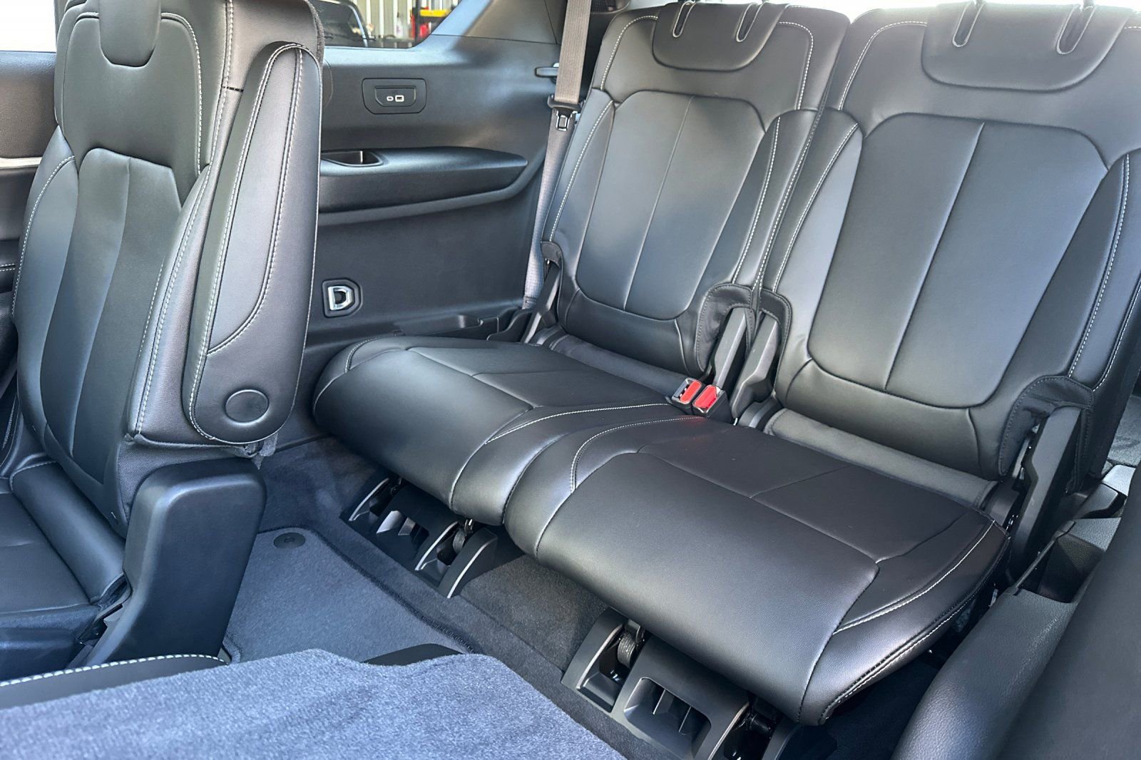 New 2025 Jeep Grand Cherokee L Limited w/ Trailer Tow Package image 18