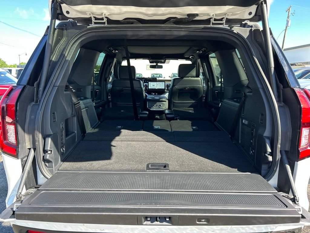 Used 2025 Ford Expedition Platinum w/ Stealth Performance Package AWD/4WD image 40