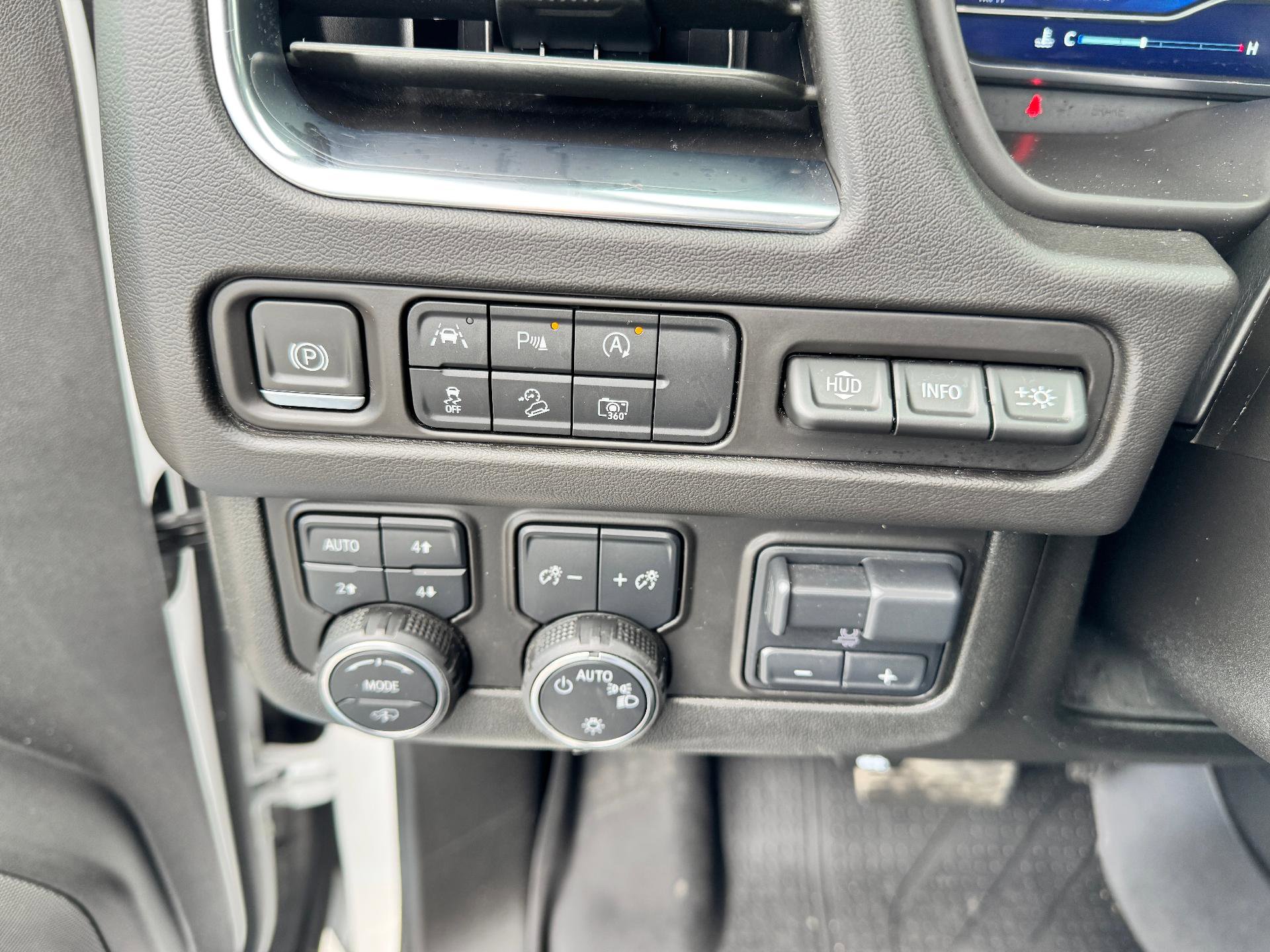 Used 2024 Chevrolet Tahoe High Country image 30