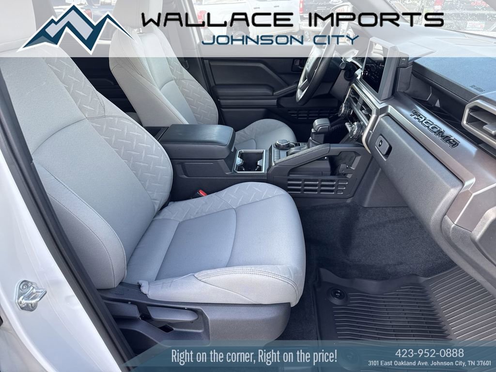 Used 2025 Toyota Tacoma SR5 AWD/4WD image 38