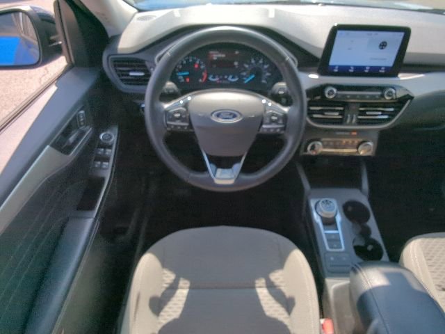 Used 2022 Ford Escape SE w/ SE Sport Appearance Package image 17