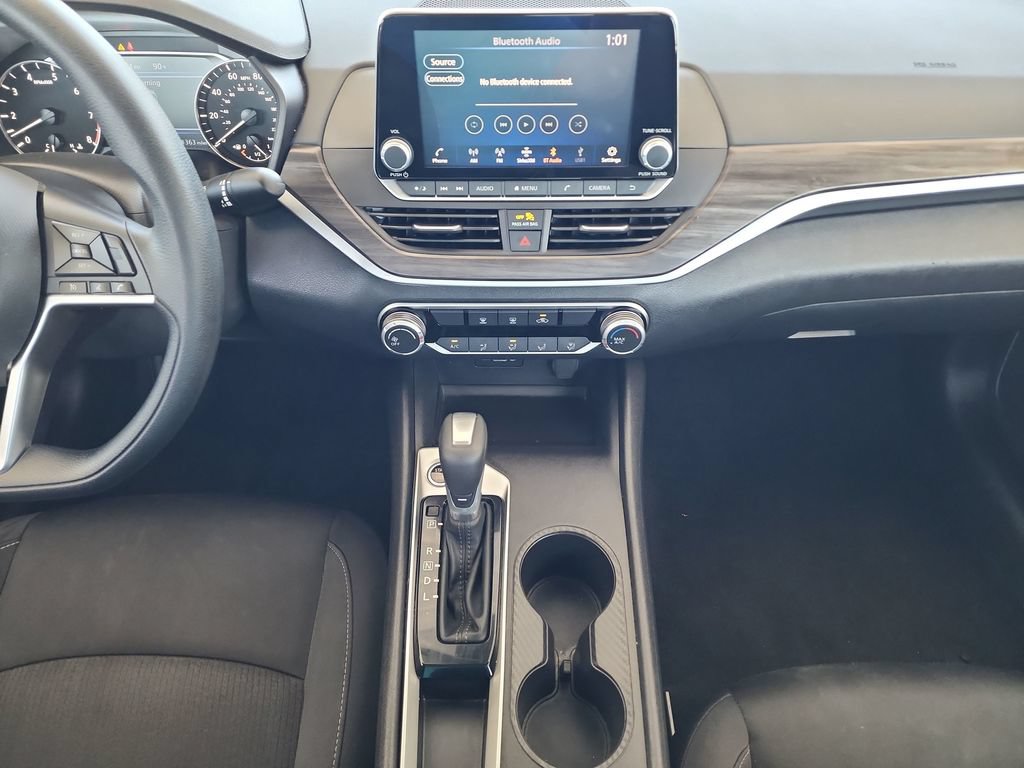 Used 2025 Nissan Altima 2.5 SV FWD image 24