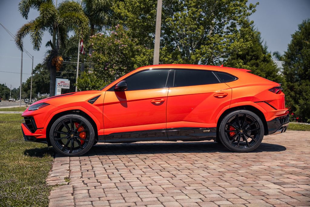 Used 2024 Lamborghini Urus S AWD/4WD image 3