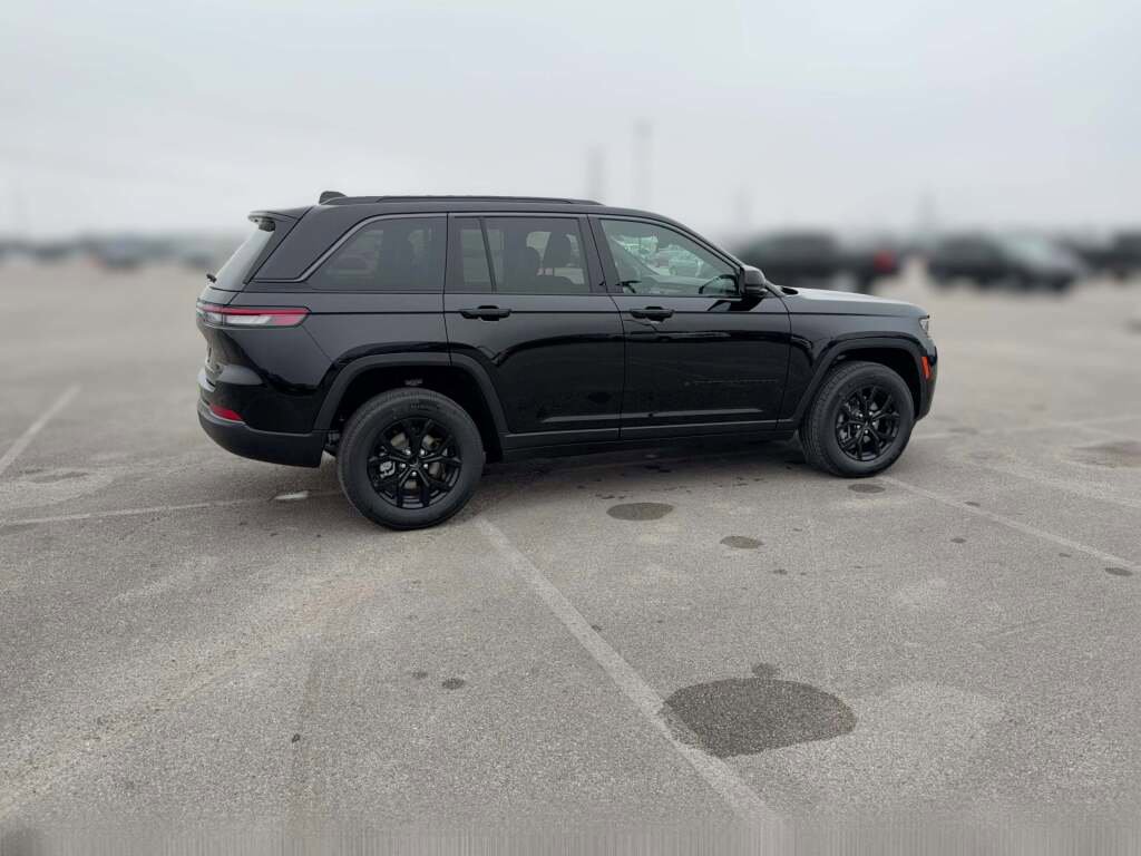 New 2026 Jeep Grand Cherokee Altitude image 13