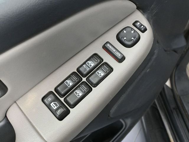 Used 2002 Chevrolet Suburban LS image 19