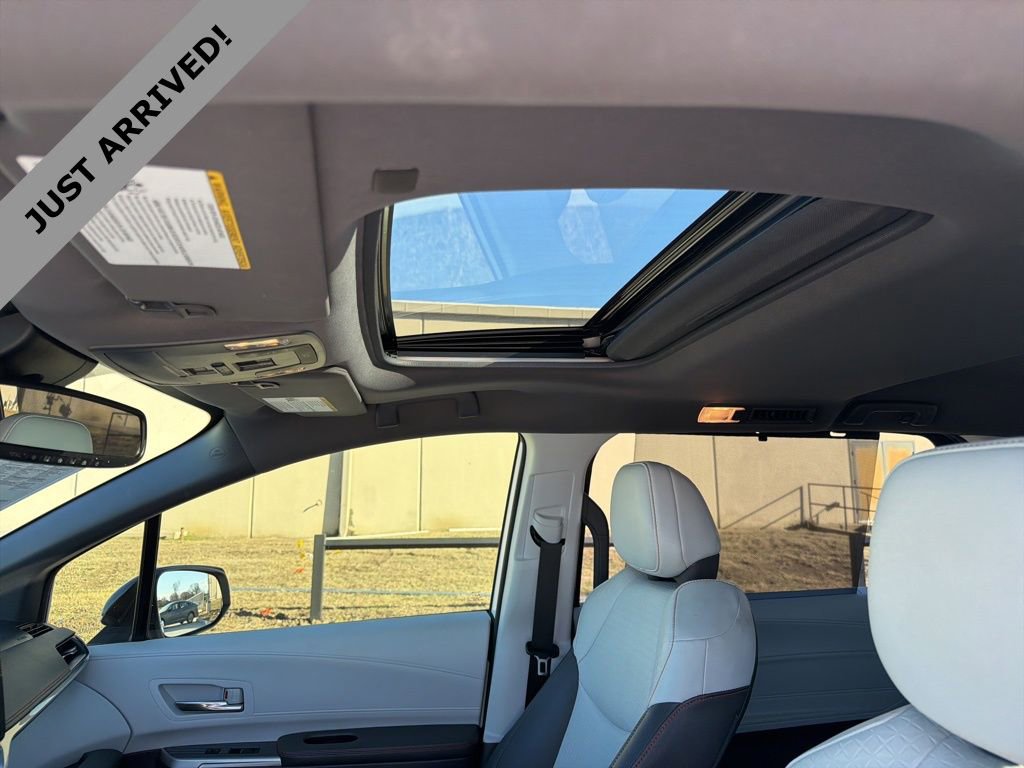 Used 2022 Toyota Sienna XSE image 12