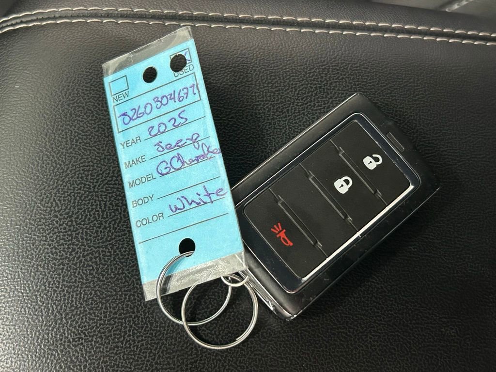 Used 2025 Jeep Grand Cherokee L Laredo image 53