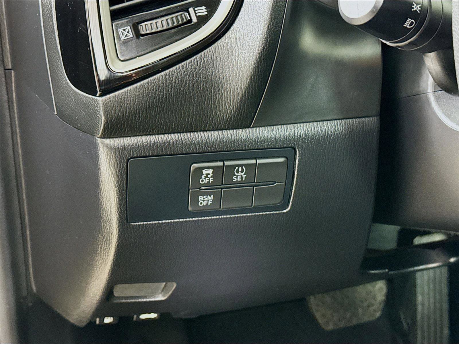 Used 2016 MAZDA MAZDA3 i Sport w/ Preferred Equipment Package image 14