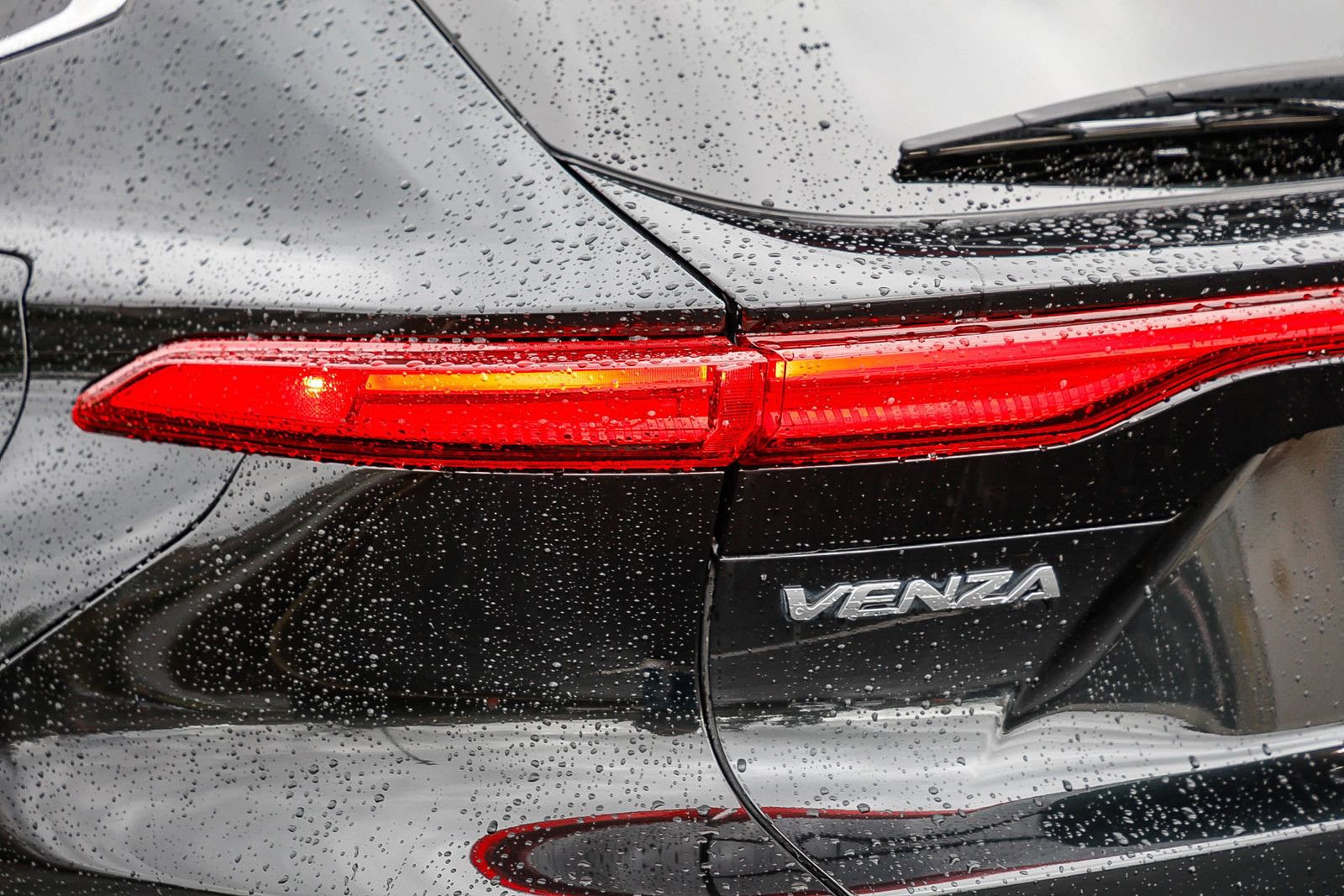 Used 2021 Toyota Venza Limited image 8