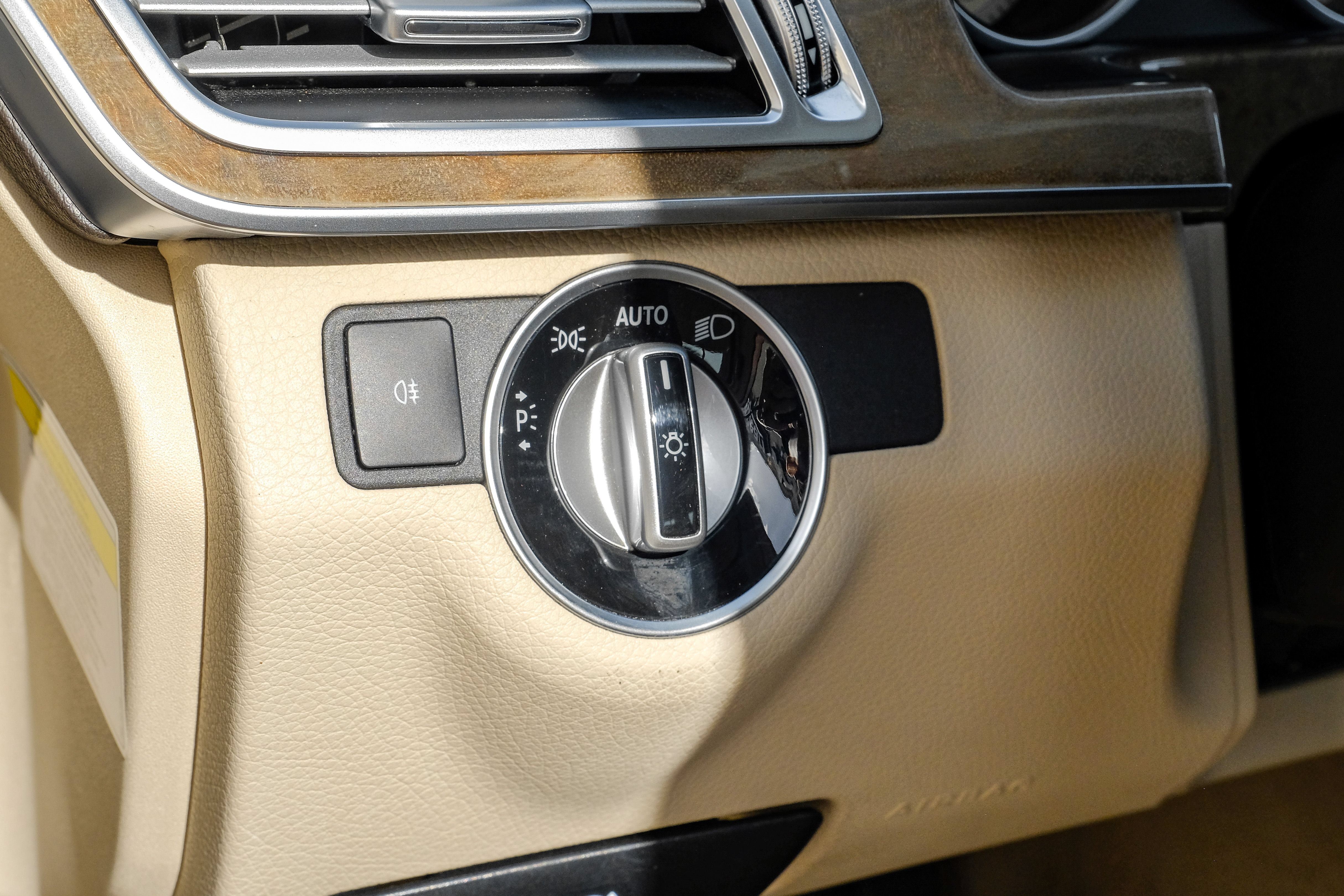 Used 2014 Mercedes-Benz E 550 4MATIC Sedan w/ Premium 1 Package image 31