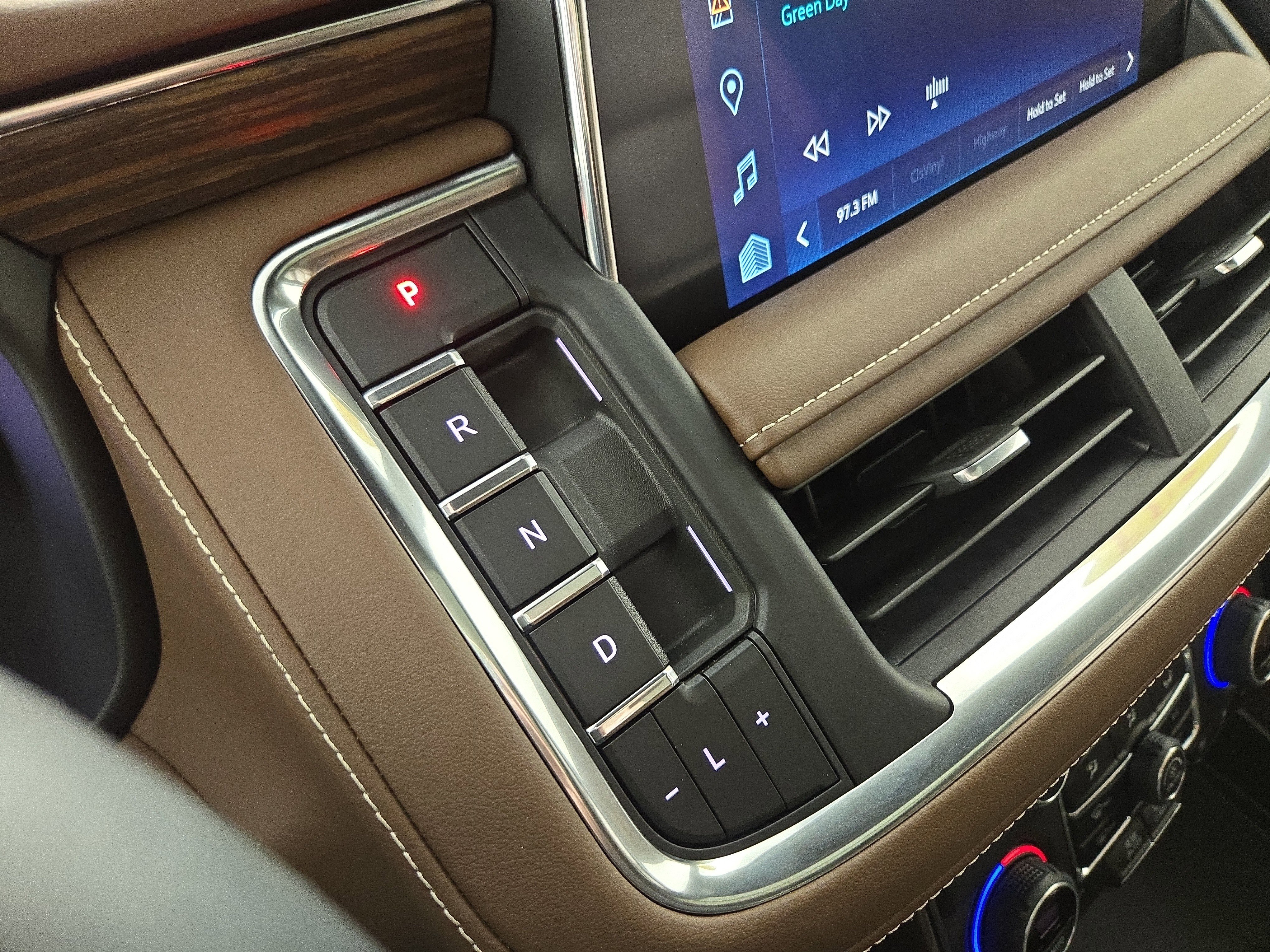 Certified 2023 Chevrolet Suburban High Country image 25