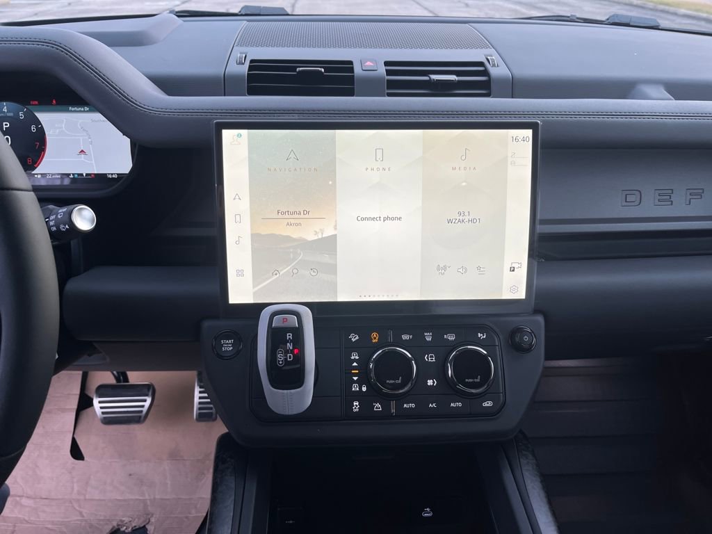 New 2026 Land Rover Defender 110 OCTA image 17