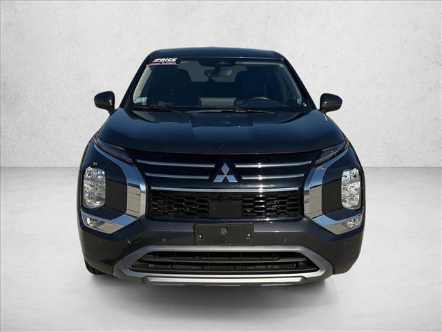 Used 2025 Mitsubishi Outlander SE FWD image 2