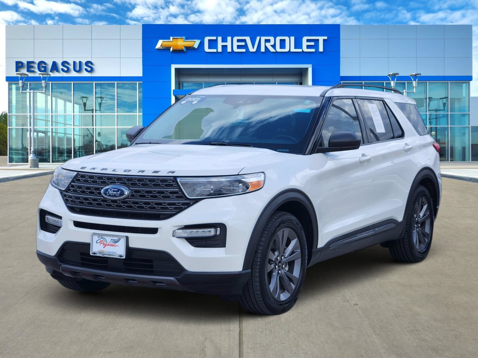 Used 2021 Ford Explorer XLT w/ Equipment Group 202A RWD video 2