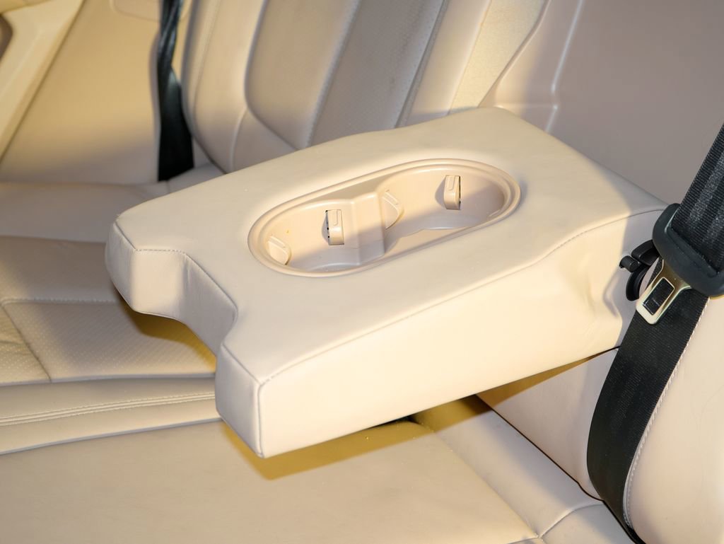 Certified 2024 Porsche Macan image 38