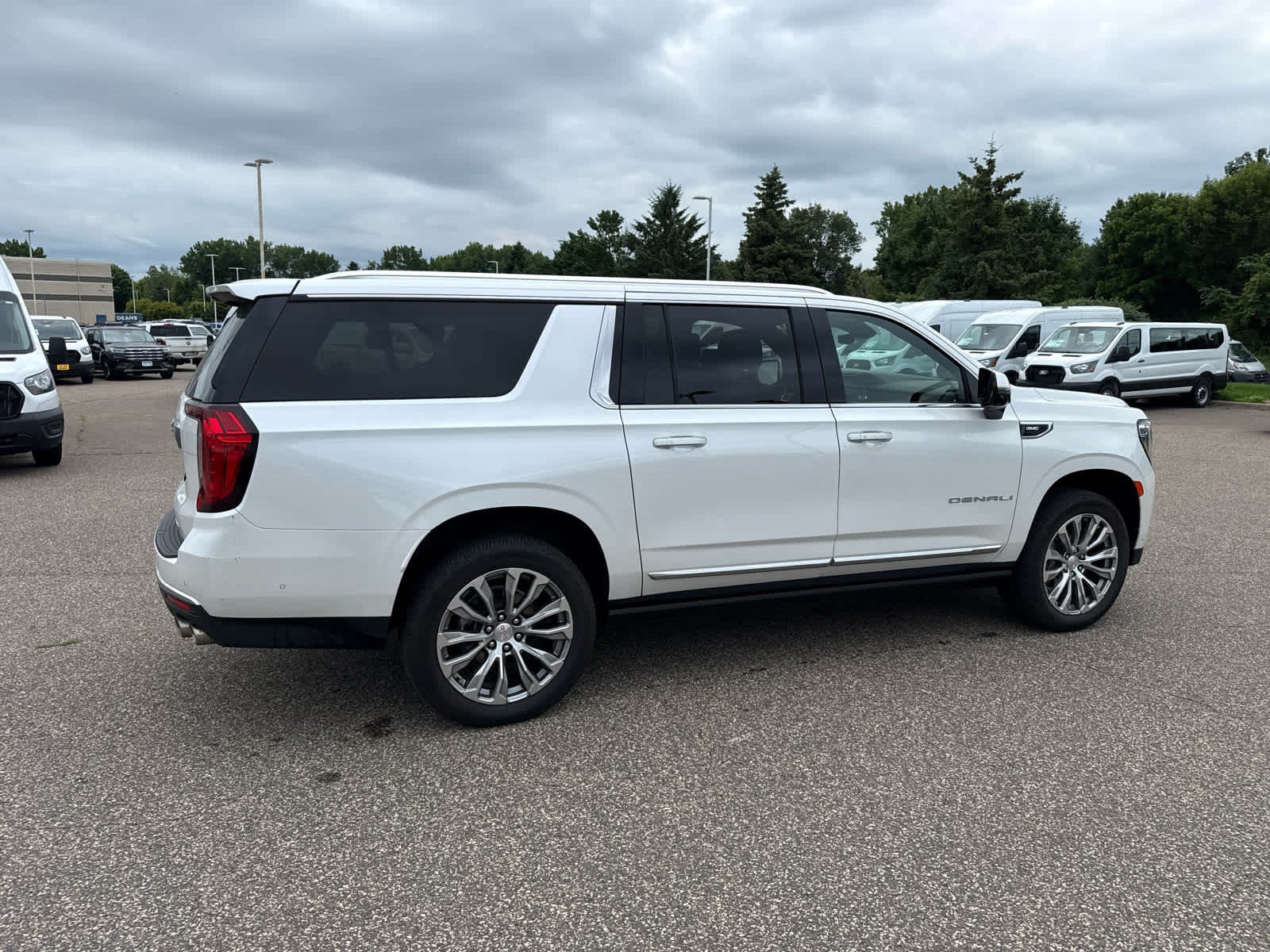 Used 2023 GMC Yukon XL Denali w/ Denali Reserve Package AWD/4WD image 15