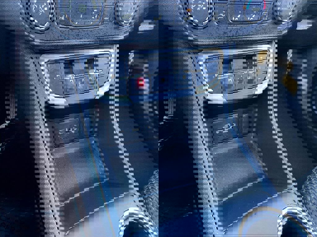 Used 2024 GMC Terrain SLE image 24