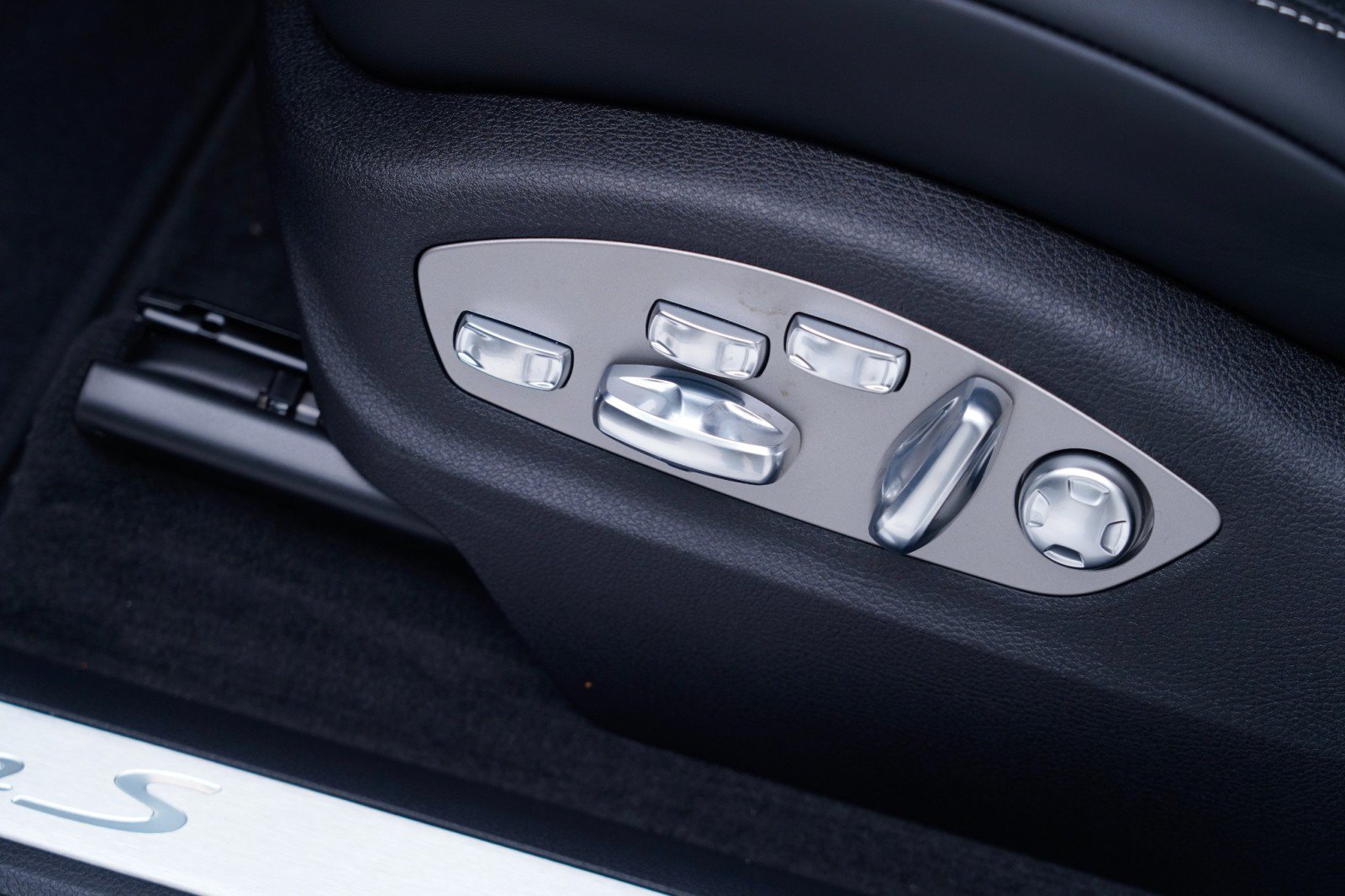 New 2026 Porsche Macan S AWD/4WD image 16