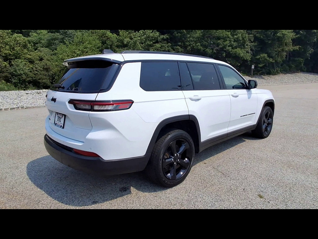 Used 2023 Jeep Grand Cherokee L Altitude AWD/4WD image 8