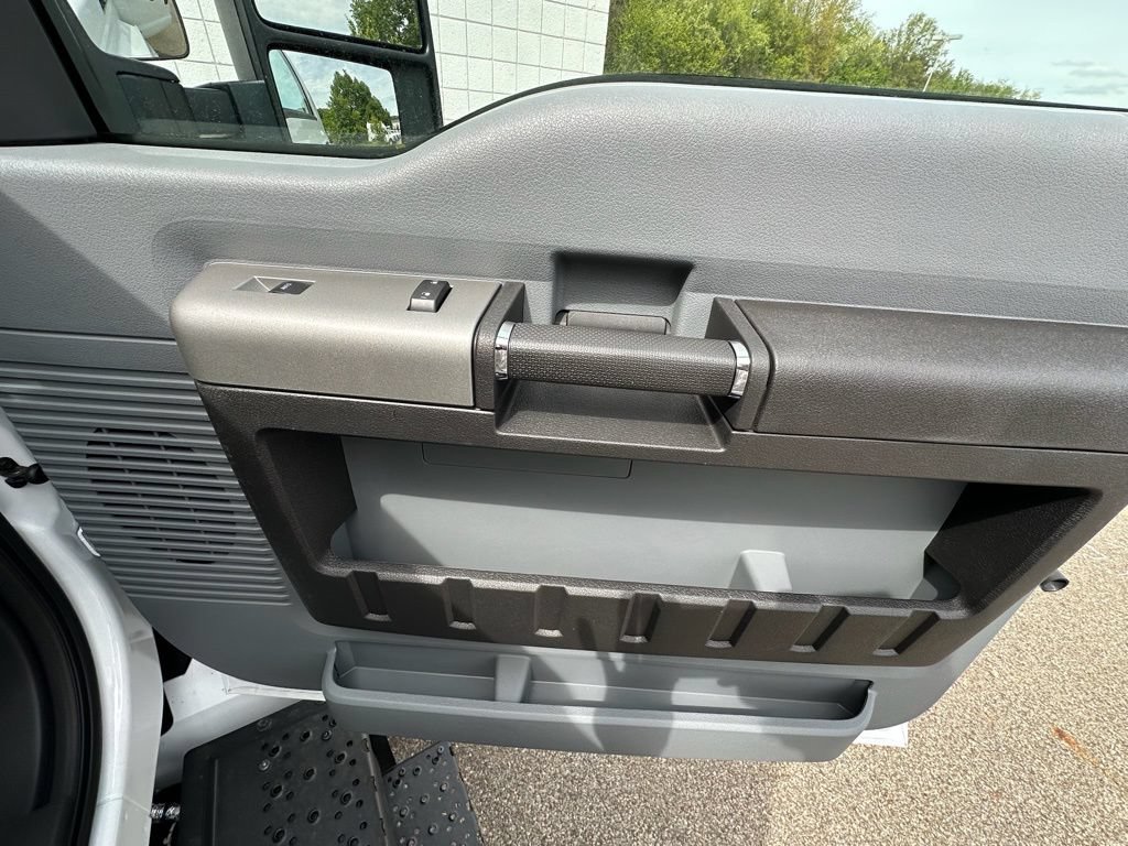 New 2027 Ford F750 2WD Regular Cab Super Duty image 19
