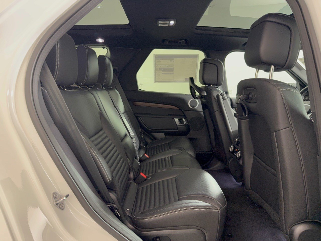 New 2026 Land Rover Discovery S AWD/4WD image 29