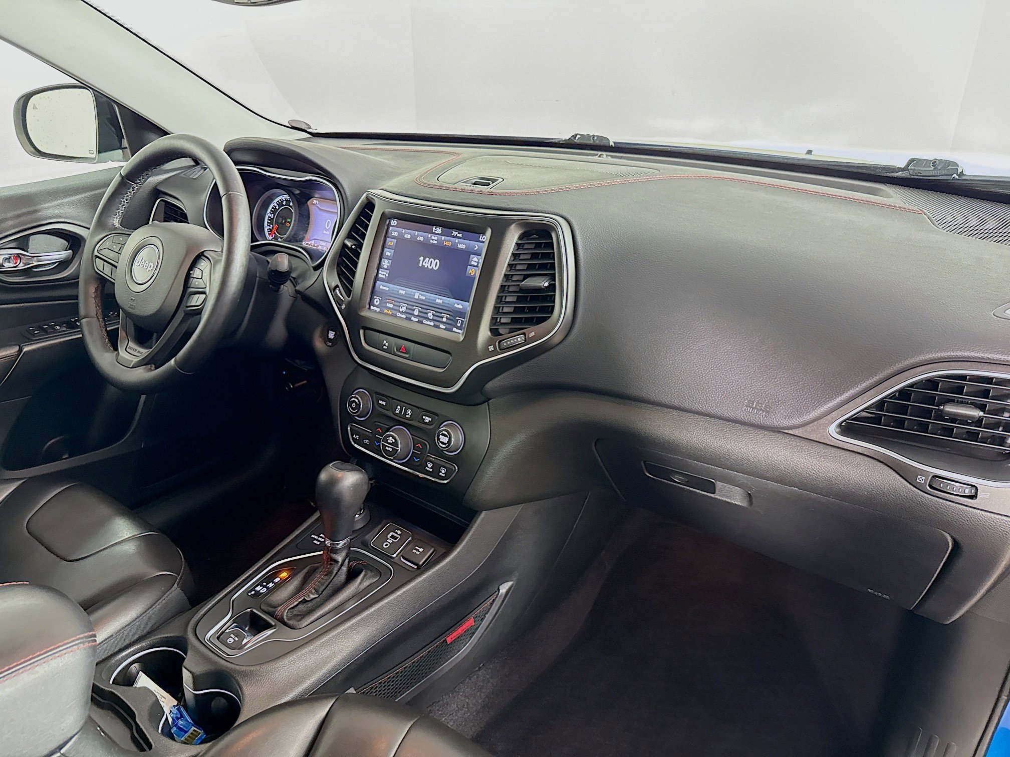 Used 2019 Jeep Cherokee Trailhawk w/ Comfort/Convenience Group AWD/4WD image 37