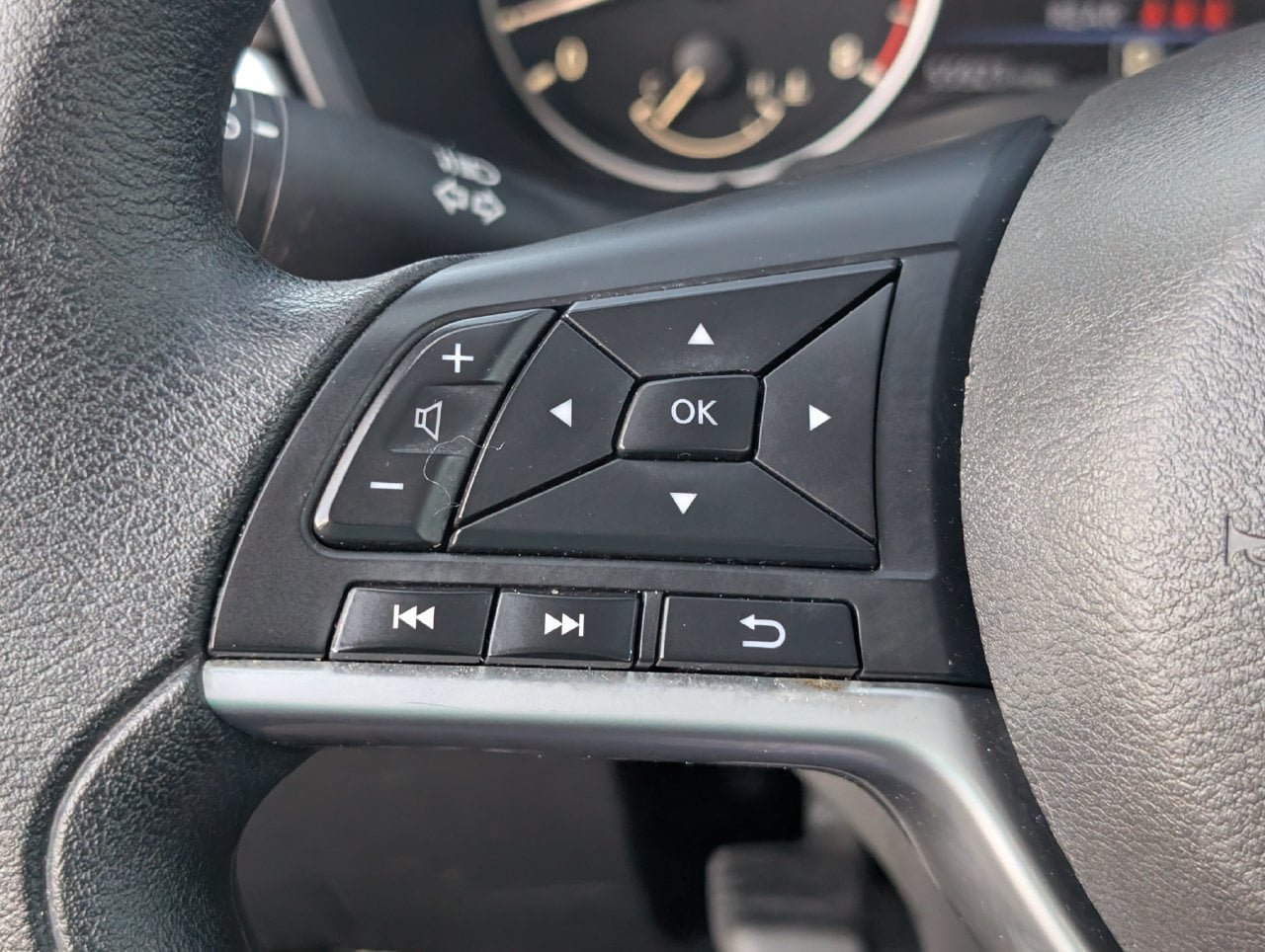 Used 2025 Nissan Altima 2.5 SV FWD image 21