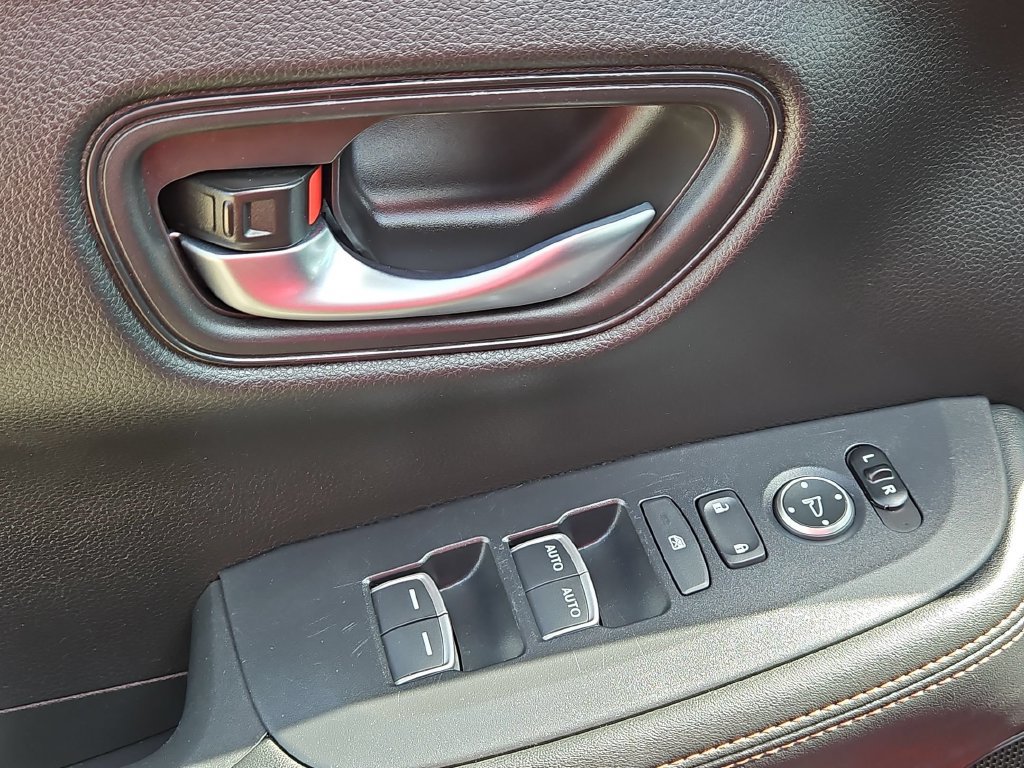 Used 2025 Honda HR-V Sport image 10