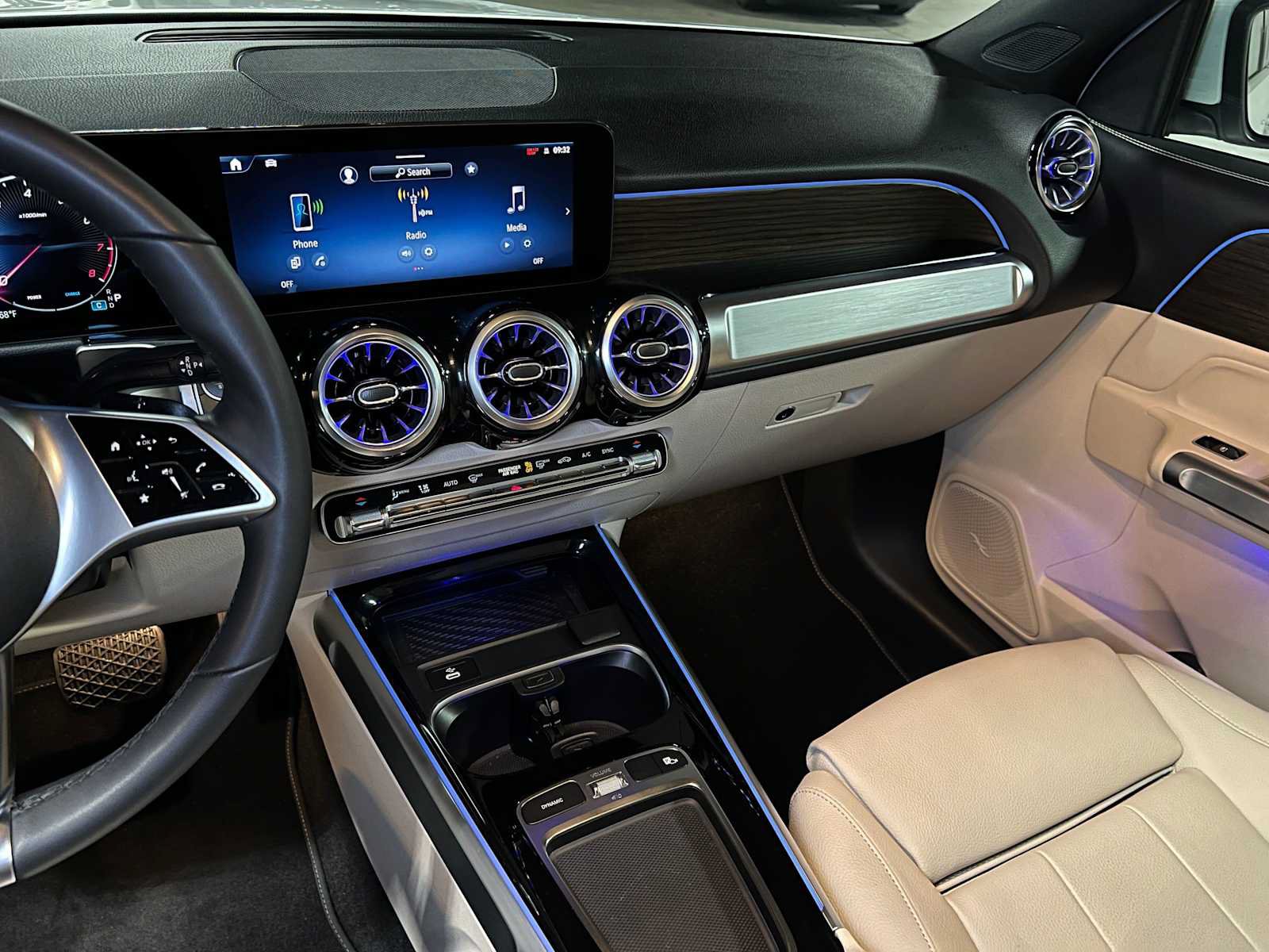 Certified 2026 Mercedes-Benz GLB 250 4MATIC image 32