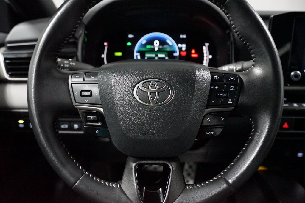 Certified 2025 Toyota Camry SE FWD image 12