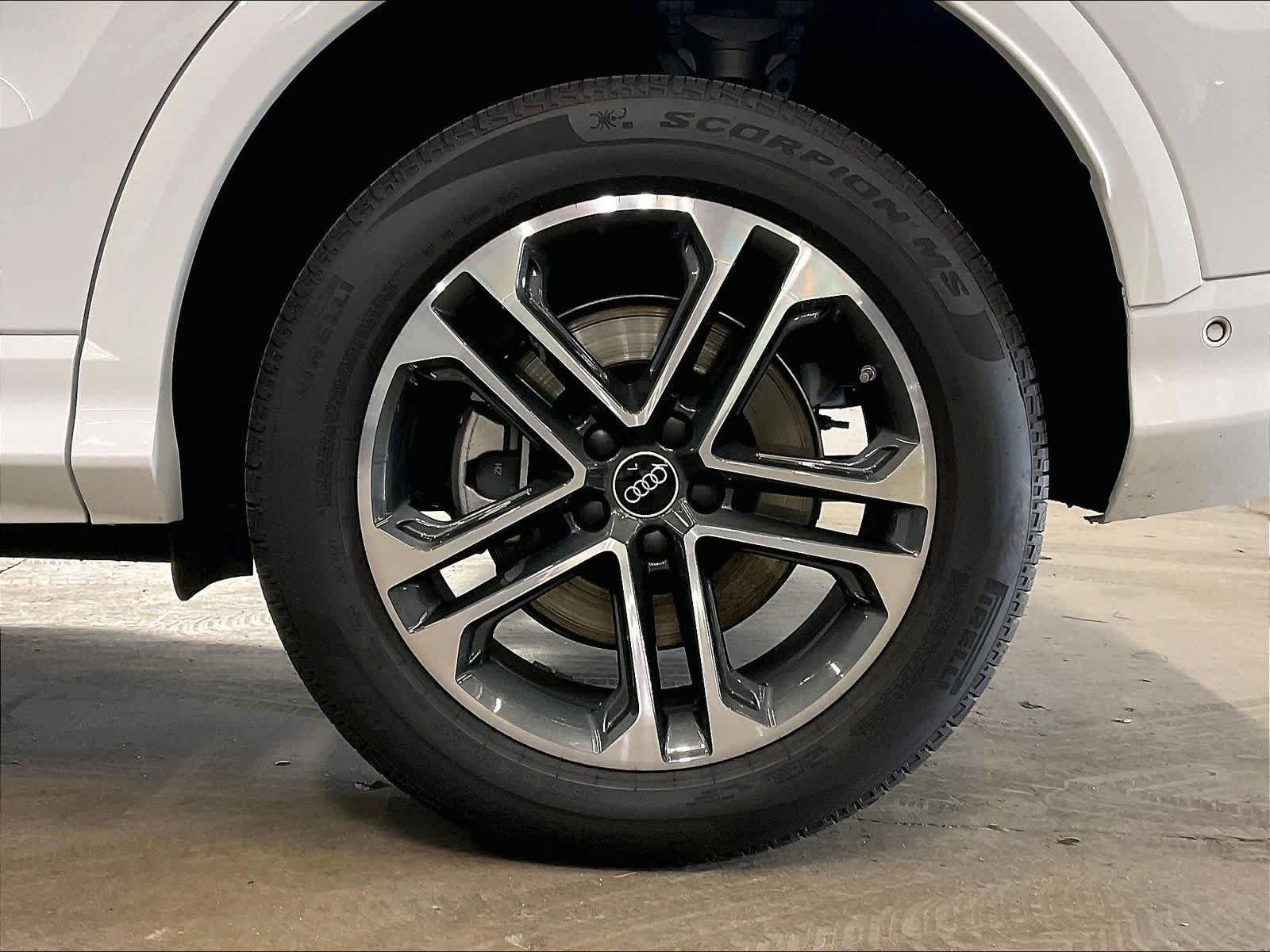 Certified 2025 Audi Q5 Premium w/ Convenience Package AWD/4WD image 10