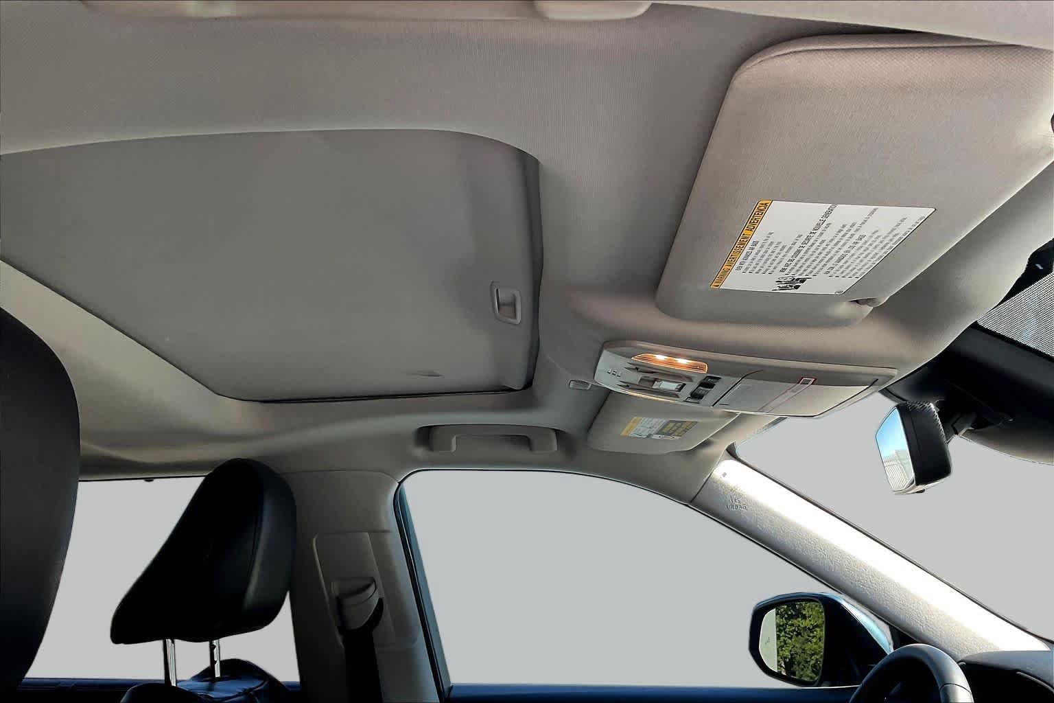 Used 2022 Toyota Highlander XLE FWD image 14