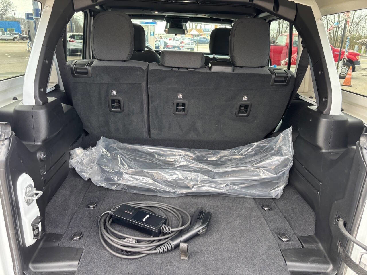 Used 2025 Jeep Wrangler Unlimited Sahara w/ Safety Group image 15