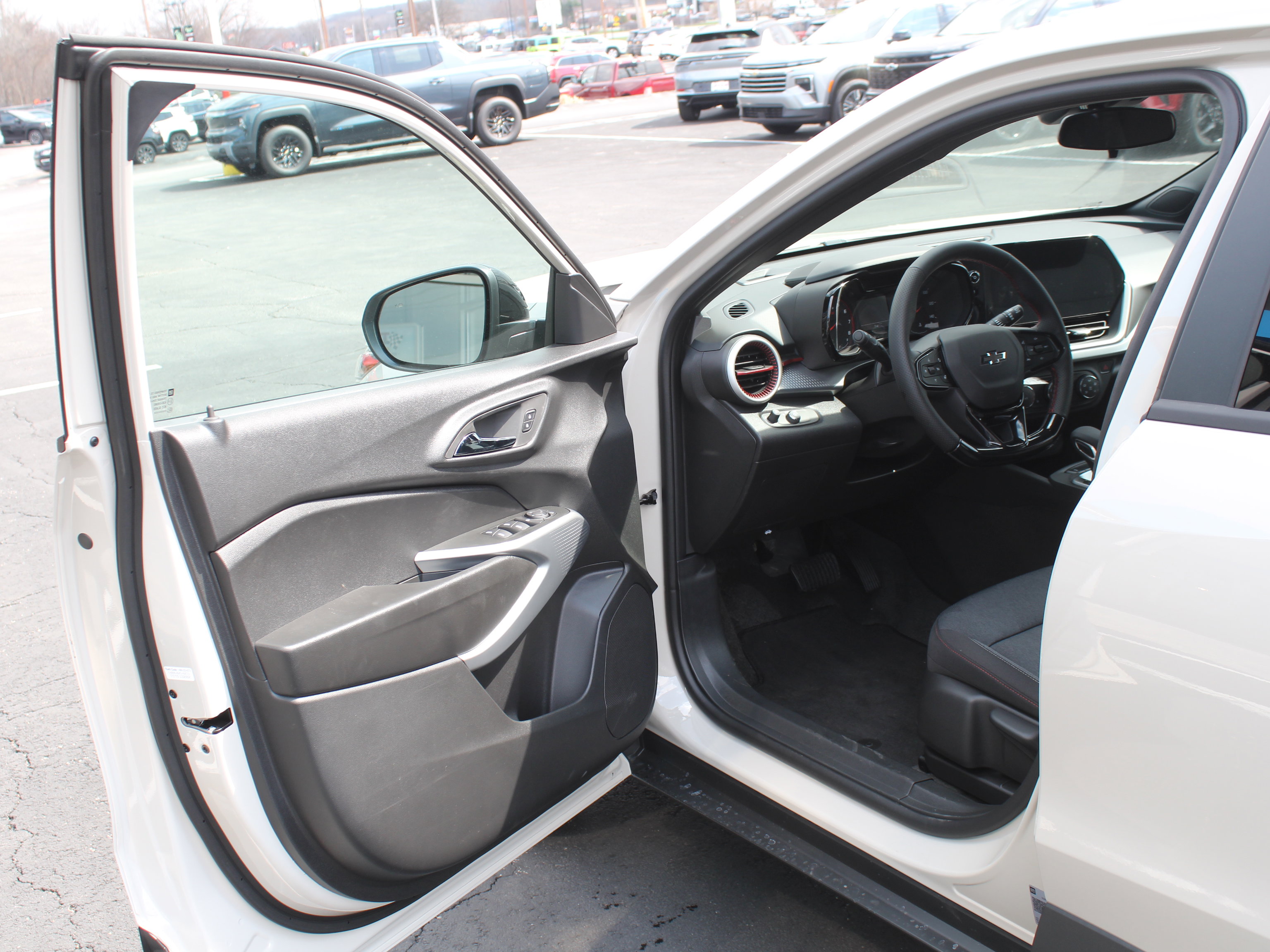 New 2026 Chevrolet Trax RS image 8