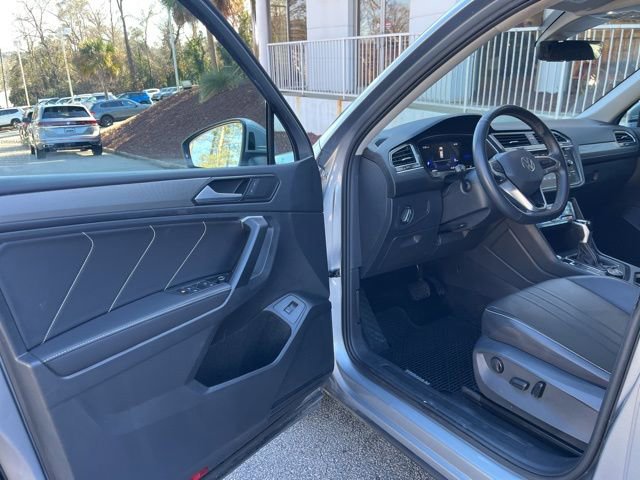 Used 2024 Volkswagen Tiguan SE image 4