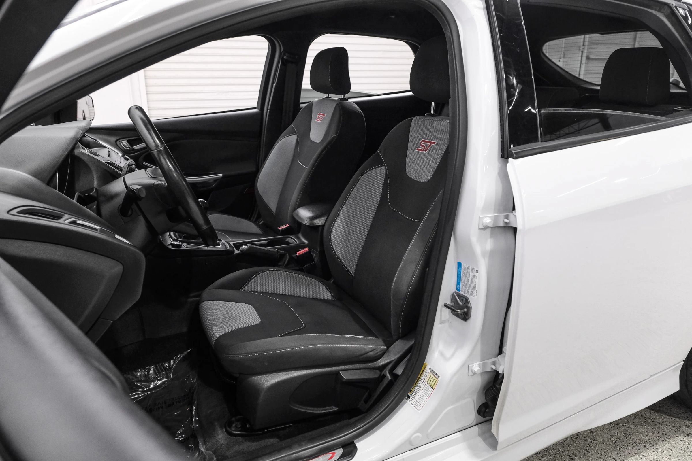 Used 2017 Ford Focus ST FWD image 32