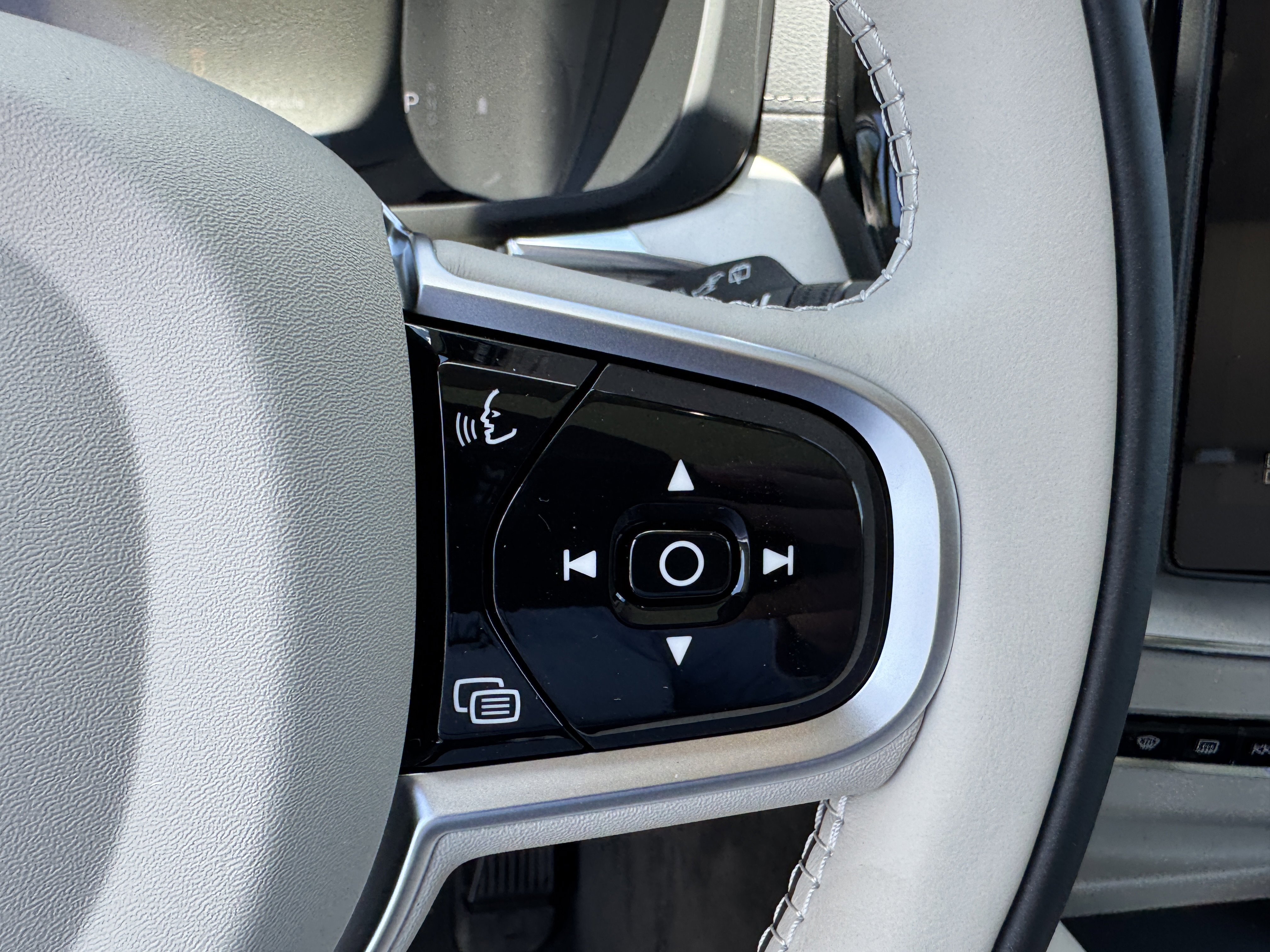 New 2026 Volvo XC60 B5 Ultra w/ Protection Package image 28