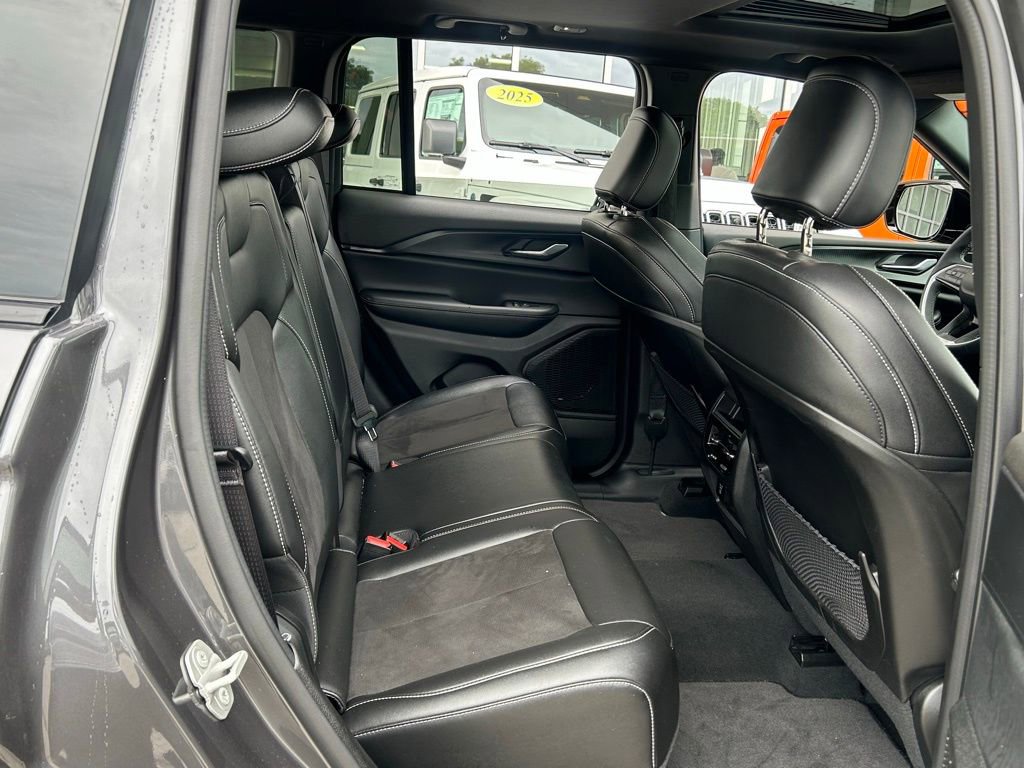 Certified 2024 Jeep Grand Cherokee Altitude image 37
