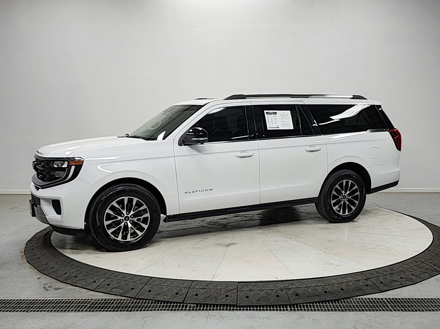 Used 2025 Ford Expedition Max Platinum image 3