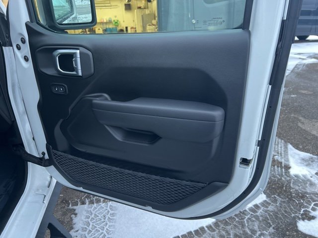 Used 2024 Jeep Gladiator Mojave w/ Technology Group image 29