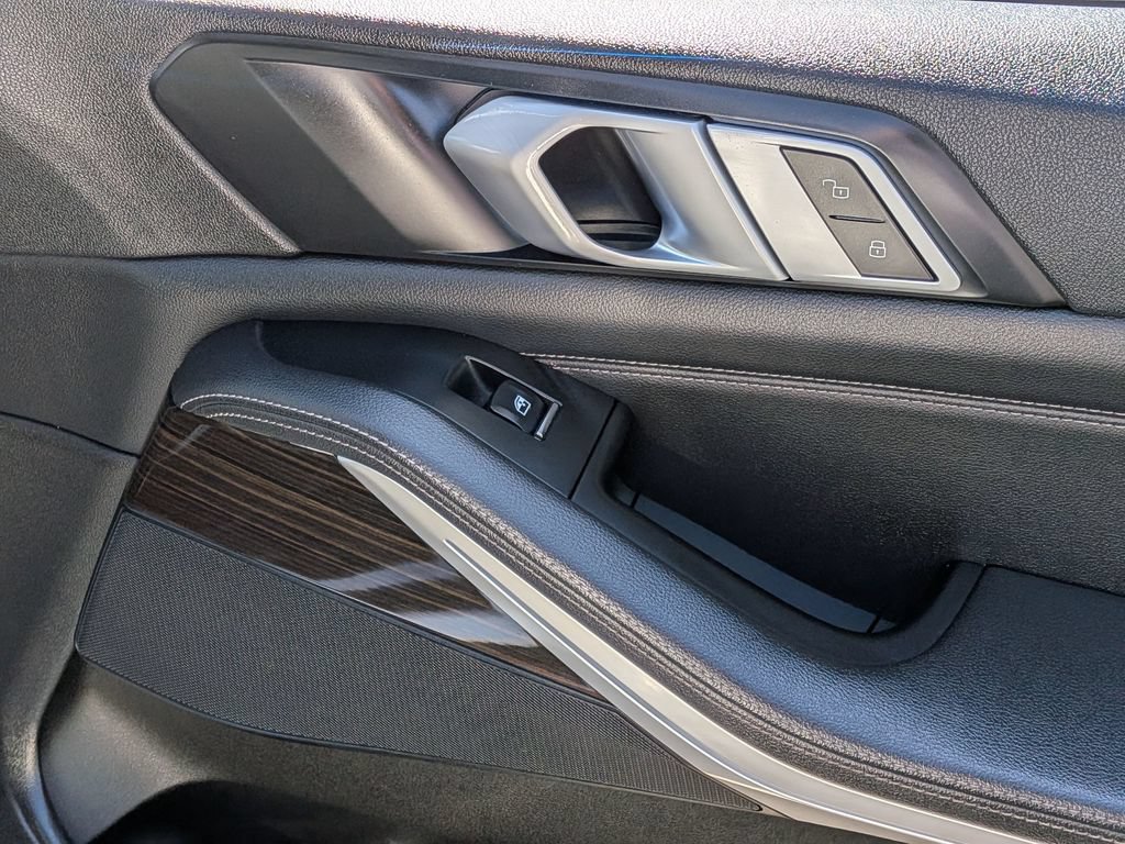 Used 2019 BMW X5 xDrive40i w/ Convenience Package AWD/4WD image 18