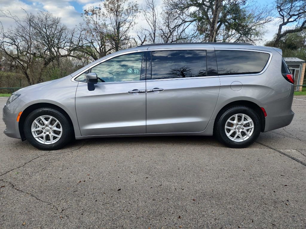Used 2020 Chrysler Voyager Lxi image 4