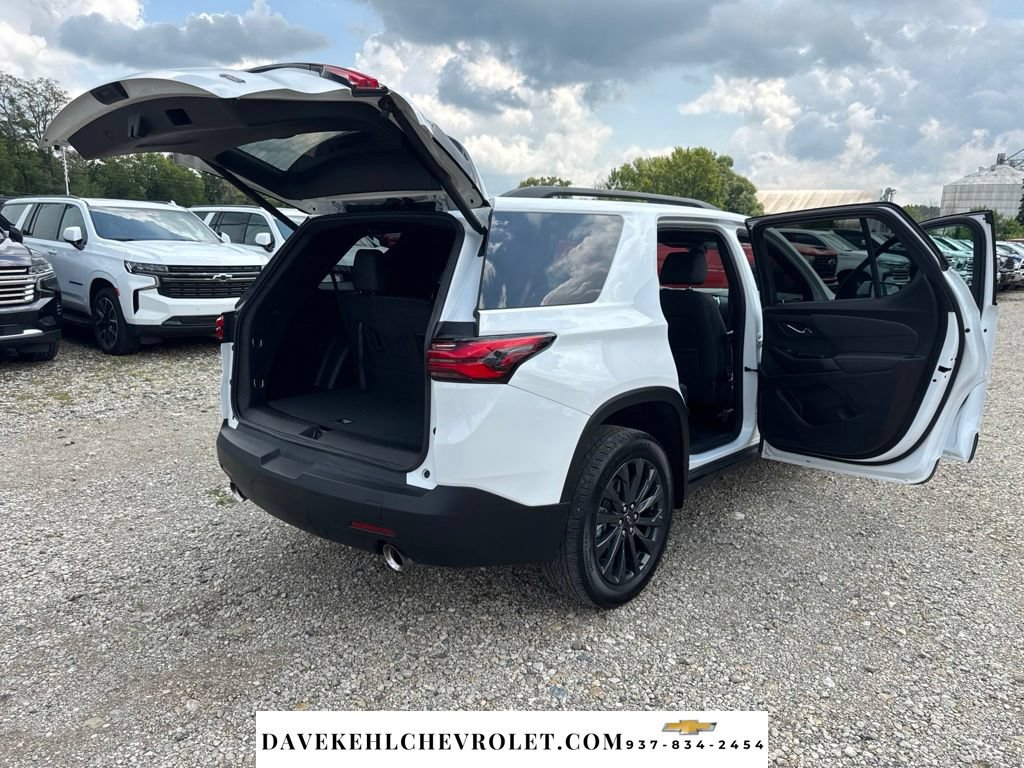 Used 2023 Chevrolet Traverse RS FWD image 39